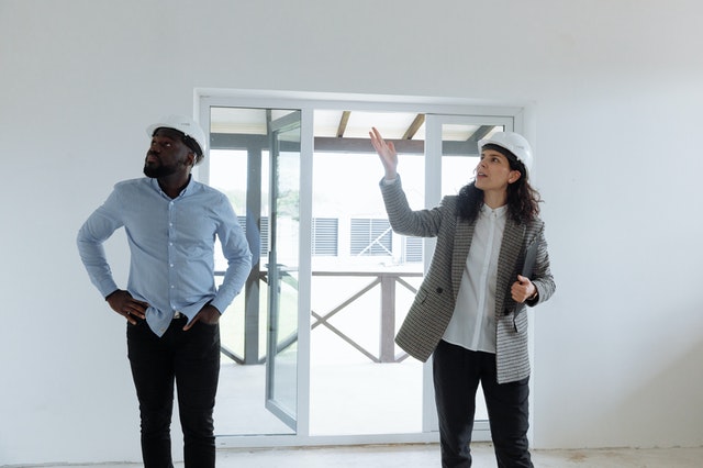 photo of professionals evaluating popcorn ceiling removal